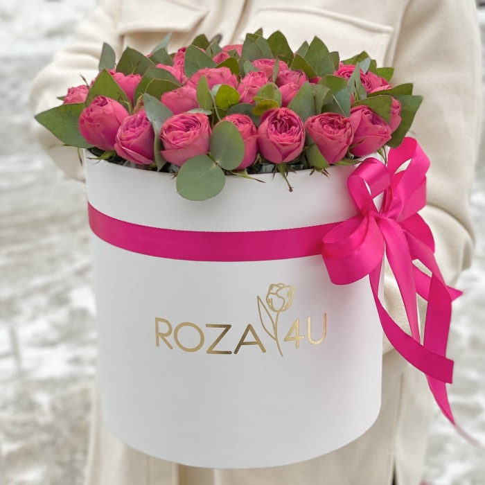 Яркие пионовидные розы в коробке Гранд Трендсеттер